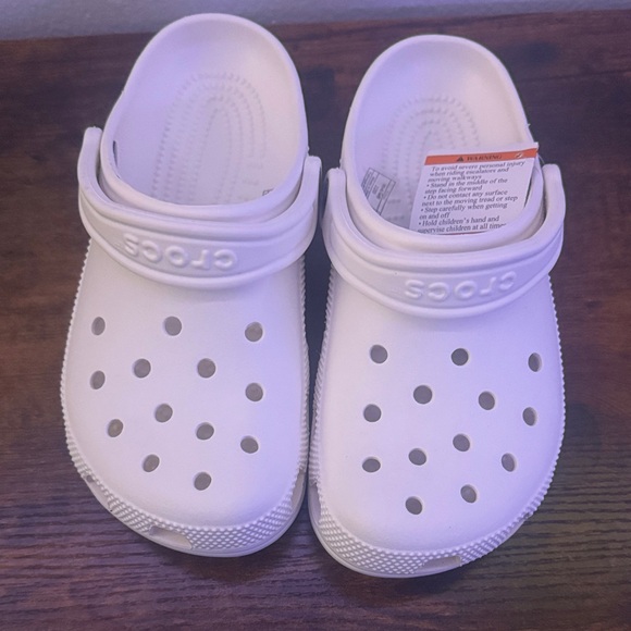 CROCS Classic Slip-on Slippers Mens size 4 or women’s 6 white - Picture 1 of 6
